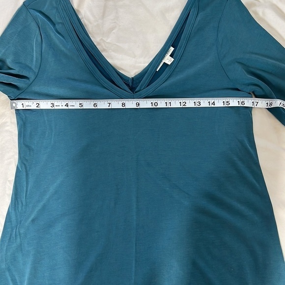 Nine Britton Women’s 3/4 Length Sleeve Size Small V-Neck Top - Picture 6 of 9